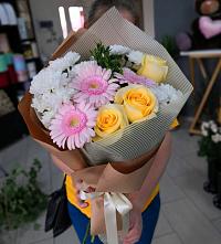 Букет цветов из:  Герберы, Розы и Хризантемы в Хиславичи