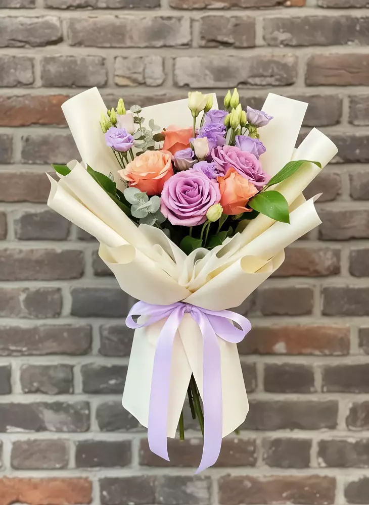 Букет цветов из: Лизиантусы и Розы в Хиславичи