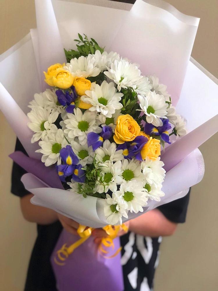 Букет цветов из: Ирисы, Хризантемы и Розы в Хиславичи