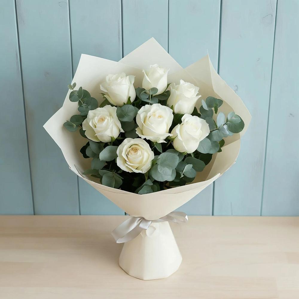 Букет Белые розы в Эвкалипте в Хиславичи