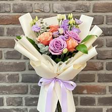 Букет цветов из:  Лизиантусы и Розы в Хиславичи