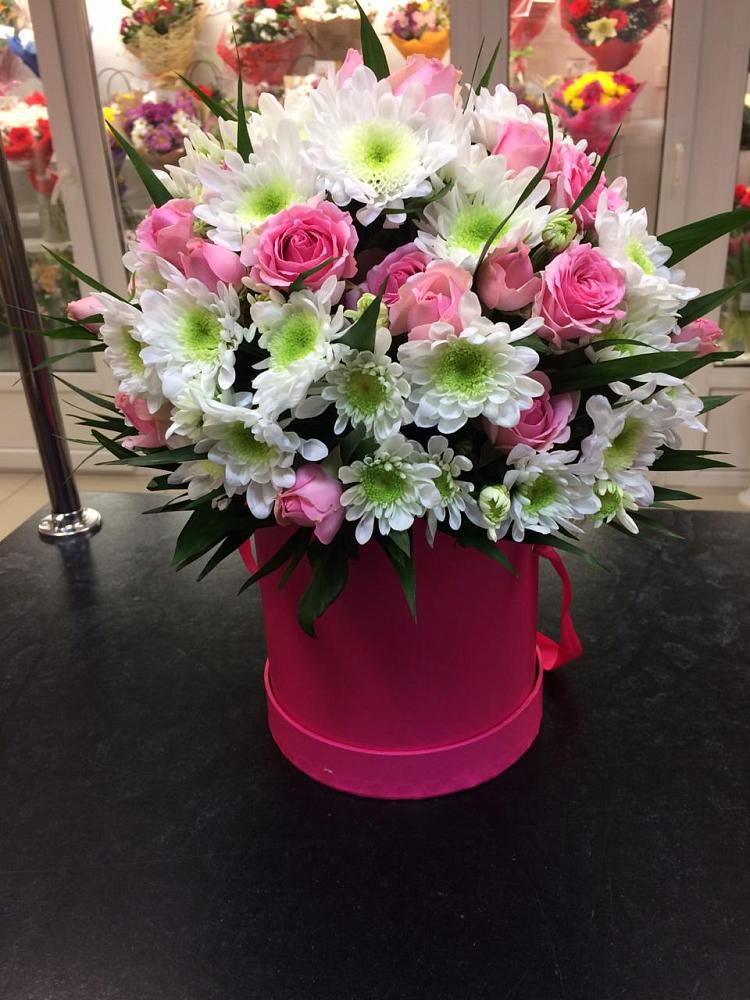 Цветочная композиция из Розы и Хризантемы в шляпной коробке в Хиславичи