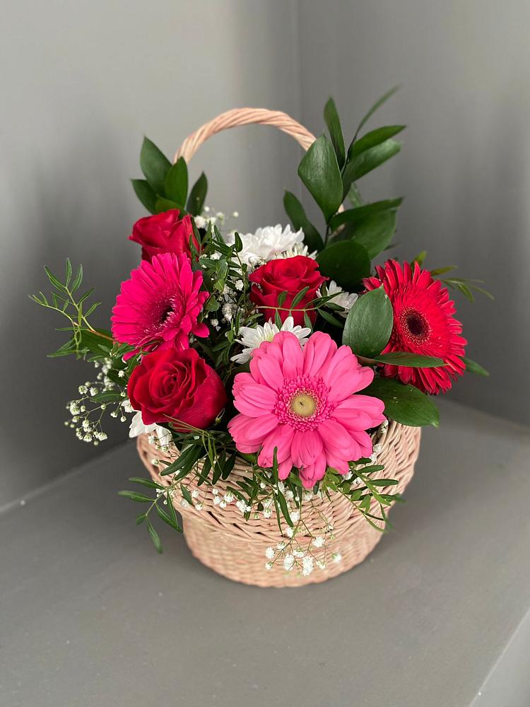 Цветочная композиция из Розы, Хризантемы и Герберы в корзине в Хиславичи