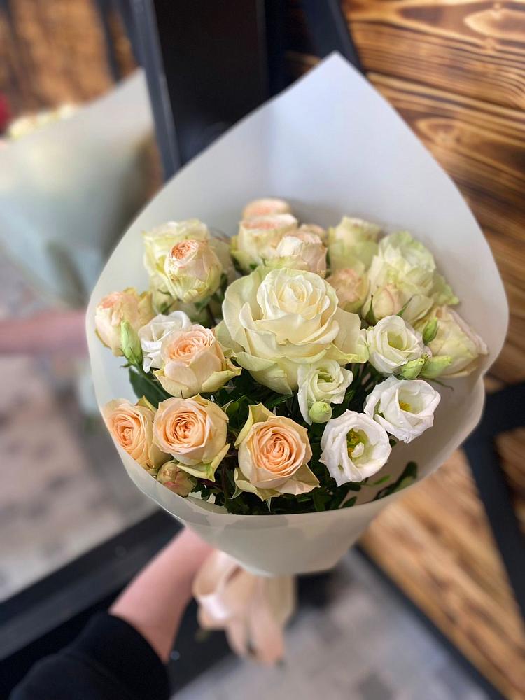 Букет цветов из: Розы и Лизиантусы в Хиславичи